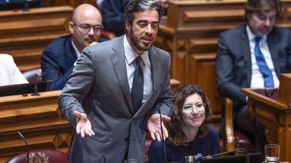 O deputado do Iniciativa Liberal (IL), Mário Amorim Lopes, usa da palavra durante o debate “Um plano de emergência para o Plano de Emergência da Saúde apresentado pelo Governo”, na Assembleia da República, em Lisboa, 28 junho de 2024. JOSÉ SENA GOULÃO/LUSA