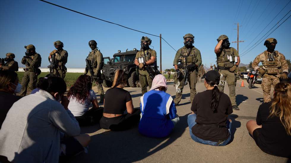 epa12230852 Federal immigration officials carrying out raids on two southern California cannabis farms clashed with protesters in Camarillo, California, USA, 10 July 2025. On 8 July 2025, city and county officials in Los Angeles joined a federal lawsuit against the Trump administration to stop widespread immigration raids that have prompted demonstrations and caused panic in Latino communities across Southern California.  EPA/ALLISON DINNER
