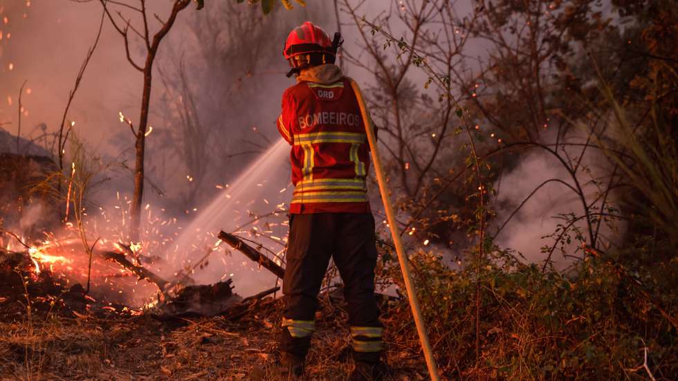 epa11608745 A fireman fights a forest fire in Bornes de Aguiar, Vila Pouca de Aguiar, Portugal, 16 September 2024. The situation has worsened in the fire in Vila Pouca de Aguiar, which is approaching the village of Vila Mea, said the mayor, who asked for more resources to fight the three fires in the municipality. 133 operational and 40 vehicles are fighting the forest fire.  EPA/PEDRO SARMENTO COSTA