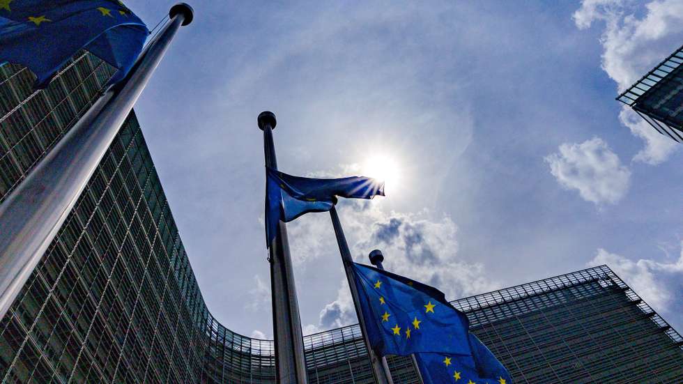 epa12046762 EU flags fly at half-mast in front of the European Commission headquarters, one day after the death of Pope Francis, in Brussels, Belgium, 22 April 2025. Pope Francis died on 21 April 2025 at the age of 88, according to the Holy See.  EPA/OLIVIER MATTHYS