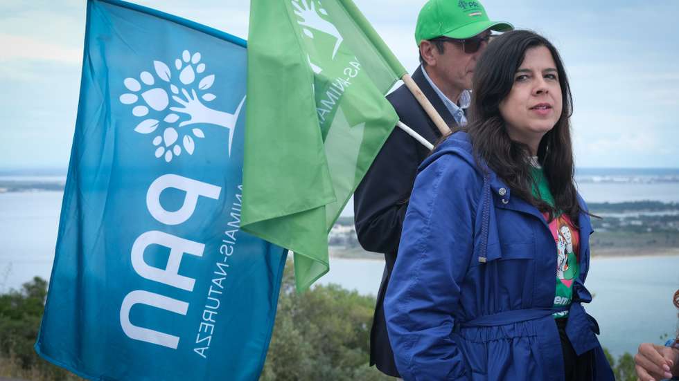 A porta-voz do Pessoas-Animais-Natureza (PAN), Inês de Sousa Real, durante uma ação de campanha na Serra da Arrábida no âmbito da campanha para as eleições legislativas, Setúbal, 13 de maio de 2025. RUI MINDERICO/LUSA