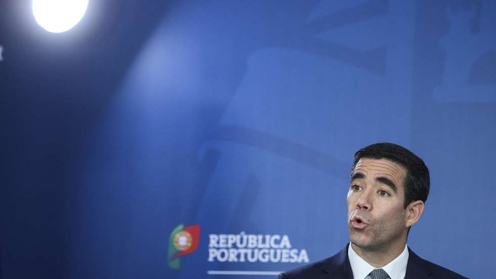 O ministro da Presidência, António Leitão Amaro, fala durante o briefing após reunião do Conselho de Ministros, no Campus XXI em Lisboa, 18 de julho de 2025. TIAGO PETINGA/LUSA