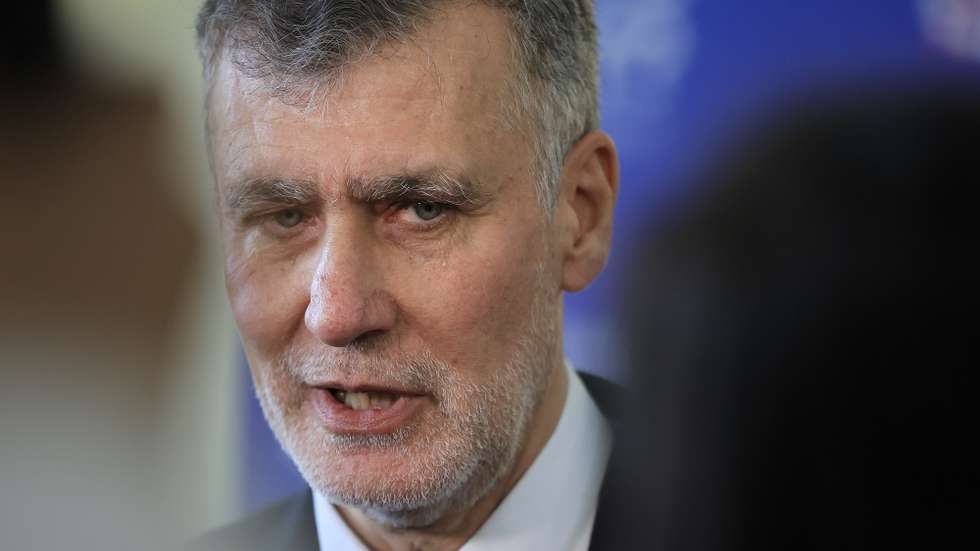O almirante Henrique Gouveia e Melo, fala aos jornalistas durante o ‘What’s Next Summit 2025’, encontro global que reúne líderes empresariais, decisores políticos e inovadores para refletir sobre o futuro das empresas e da sociedade em tempos de incerteza abordando o tema “A importância da robótica na exploração marinha”, evento promovido pela Porto Business School, no Porto, 01 de abril de 2025. MANUEL FERNANDO ARAÚJO/LUSA