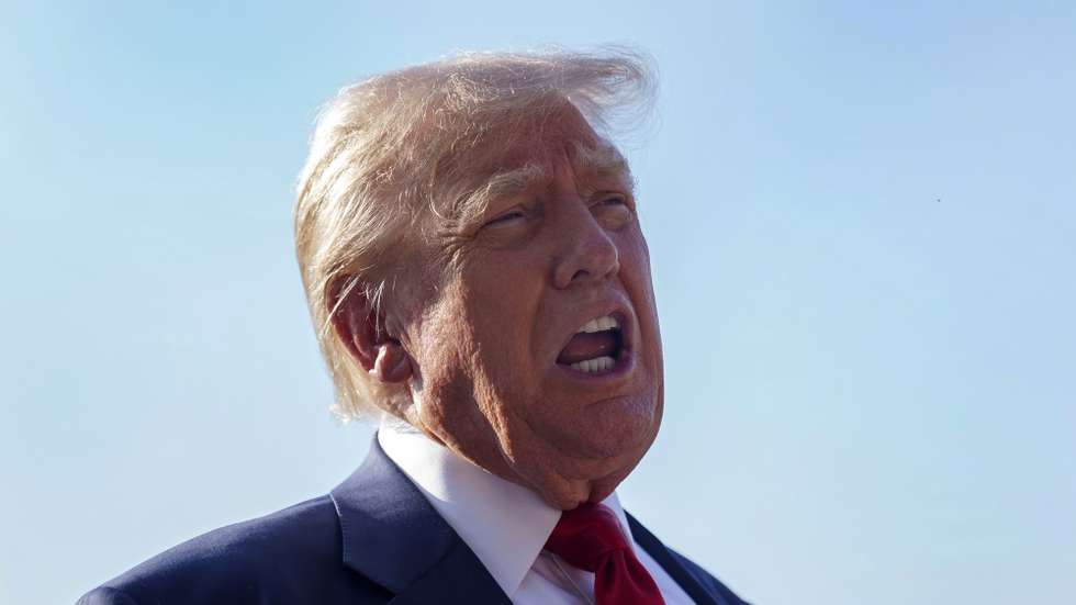 epa12261470 US President Donald Trump talks to the media as he departs from the White House in Washington, DC, USA, 25 July 2025. President Trump is due to visit Scotland for a 4-day visit where he is due to visit his golf courses and met with UK Prime Minister Keir Starmer.  EPA/WILL OLIVER / POOL