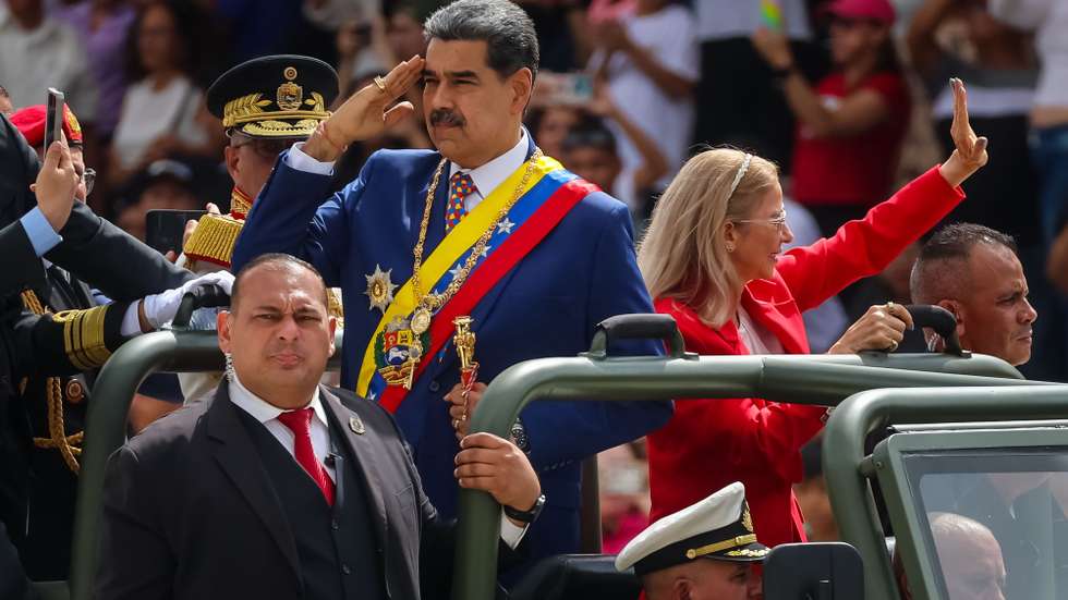 epa12219255 Venezuelan President Nicolas Maduro (C) and First Lady Cilia Flores participate in the commemorative events for the 214th anniversary of independence in Caracas, Venezuela, 05 July 2025. The National Assembly of Venezuela dedicated the country's Independence Day to the mothers and grandmothers of the 18 minors whom Caracas denounces as 'kidnapped' in the United States, after it claims their parents were deported to the Caribbean nation.  EPA/MIGUEL GUTIERREZ