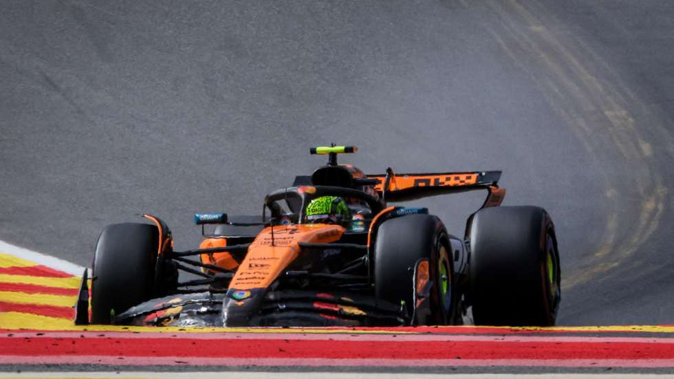 epa12264215 McLaren driver Lando Norris of Britain competes in the Qualifying for the Formula One Belgian Grand Prix in Francorchamps, Belgium, 26 July 2025. The Formula 1 Belgian Grand Prix is held at the Circuit de Spa-Francorchamps racetrack on 27 July.  EPA/OLIVIER MATTHYS