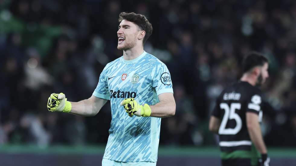 Sporting CP goalkeeper Franco Israel celebrates a goal against Bologna during the UEFA Champions League soccer match held at Alvalade Stadium in Lisbon, Portugal, 29 January 2025.  JOSE SENA GOULAO/LUSA