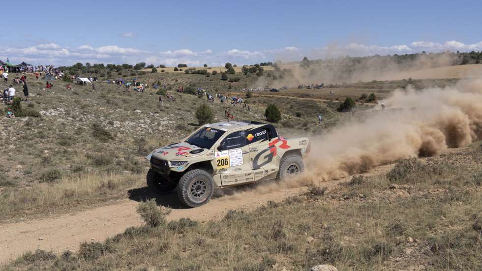 epa12262124 Portuguese driver Joao Ferreira of Toyota Gazoo Racing drives his Toyota Hilux IMT EVO during the prologue stage of the 2025 Baja Aragon Rally, in Teruel, Spain, 25 July 2025.  EPA/Antonio Garcia
