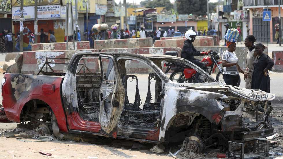 O balanço provisório das autoridades angolanas aponta para 22 mortos, 197 feridos e 1.214 detenções nos dois dias de tumultos registados na província de Luanda, durante uma paralisação de taxistas, avançou hoje o Governo, Luanda, Angola, 30 de julho de 2025. Os protestos violentos coincidiram com a greve de operadores de táxis, contra o fim dos subsídios aos combustíveis e as manifestações contra o aumento do custo de vida convocadas para segunda, terça-feira e hoje. AMPE ROGÉRIO/LUSA