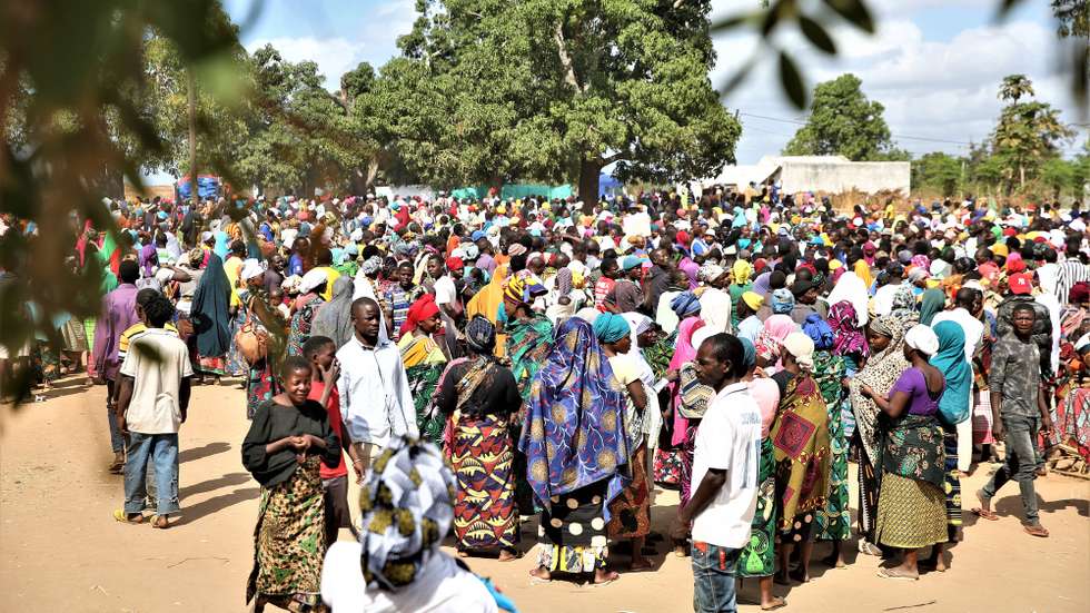 Cerca de 1.900 famílias deslocadas, fugidas de ataques armados em aldeias de Chiúre, estão acomodadas na Escola Primária Completa dos Coqueiros, Cabo Delgado, Moçambique, 29 de julho de 2025. Moçambique tem sofrido, nos últimos tempos, ataques, sobretudo na província de Cabo Delgado, no norte do país, rica em gás e que enfrenta desde 2017 uma rebelião armada, que já provocou milhares de mortos e uma crise humanitária, com mais de um milhão de pessoas deslocadas. (ACOMPANHA TEXTO)  LUÍSA NHANTUMBO/LUSA