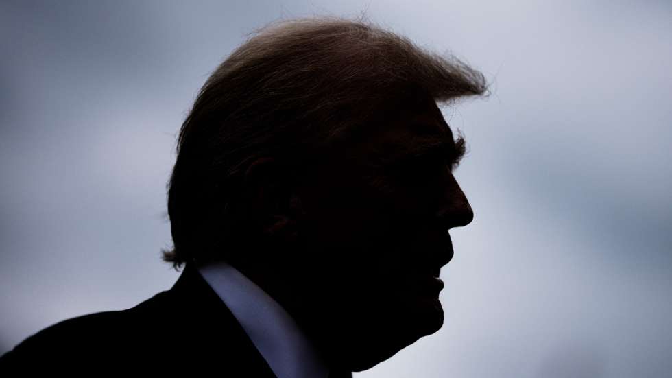 epa12278124 US President Donald Trump speaks to the media before walking to Marine One as he leaves the White House, in  Washington, DC, USA, 01 August 2025. President Trump is due to spend the weekend in Bedminster New Jersey.  EPA/AARON SCHWARTZ / POOL