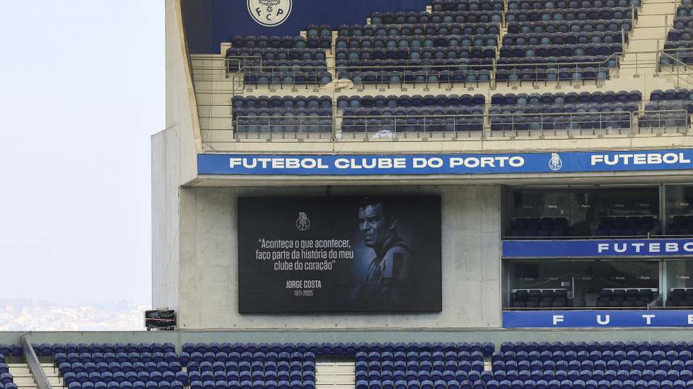 Tributes to former football player and Porto manager Jorge Costa at Dragao stadium, in Porto, Portugal, 06 August 2025. Former Porto captain Jorge Costa died aged 53, Porto announced on 05 August 2025. ESTELA SILVA/LUSA