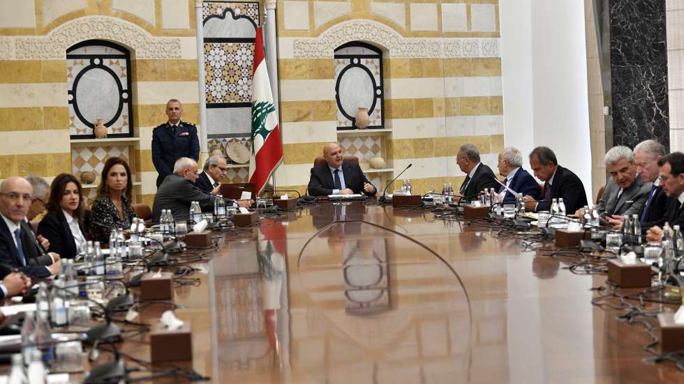 epa12288464 Lebanese President Joseph Aoun (C) presides over a cabinet session at the presidential palace in Baabda, east of Beirut, Lebanon, 07 August 2025. The Lebanese cabinet is meeting to deliberate on the disarmament of the Hezbollah militant group, amid mounting pressure from Washington.  EPA/WAEL HAMZEH