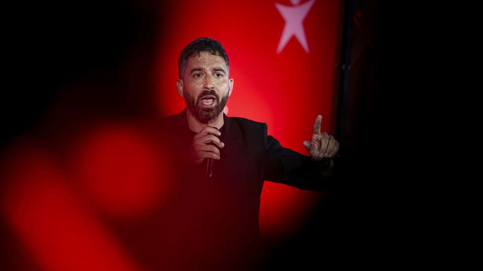O candidato do Bloco de Esquerda (BE), Fabian Figueiredo, intervém durante a iniciativa "Mudar de Vida é uma Festa”, no LX Factory em Lisboa, 11 de maio de 2025. FILIPE AMORIM/LUSA