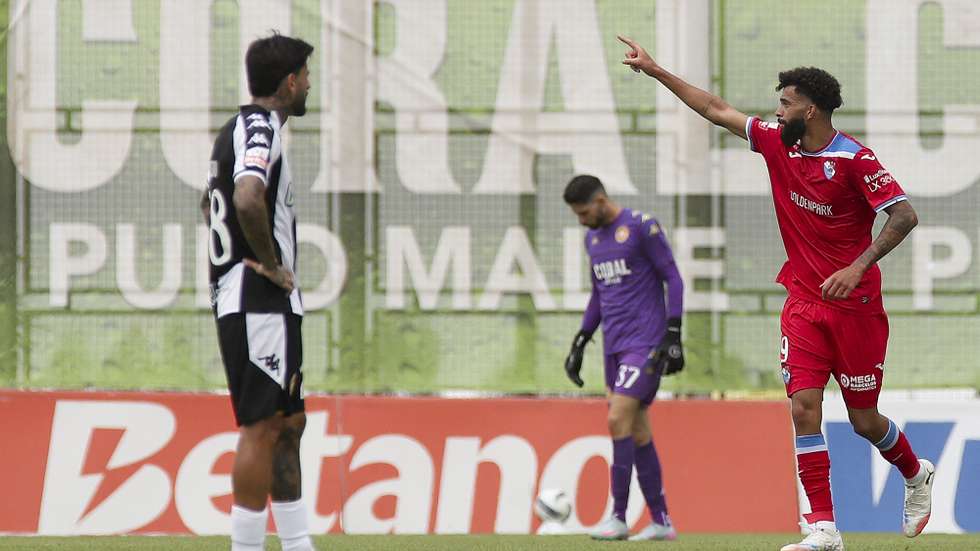 O jogador do Gil Vicente Pablo Felipe festeja um golo contra o Nacional durante o jogo da Primeira Liga de futebol realizado no Estádio da Madeira, no Funchal, 9 de agosto de 2025. HOMEM DE GOUVEIA/LUSA