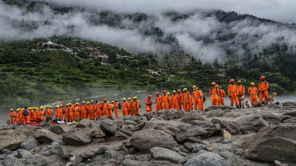 epaselect epa12293764 Indian rescue teams work after the cloudburst at Dharali village after the cloudburst in Uttarkashi district, Uttarakhand state, northern India, 11 August 2025. Uttarakhand State Disaster Management Authority confirmed that over 1000 people have been rescued since a powerful cloudburst struck the Dharali area in the Uttarkashi district on 05 August, triggering flash floods that swept away a village and left several people dead.  EPA/RAJAT GUPTA