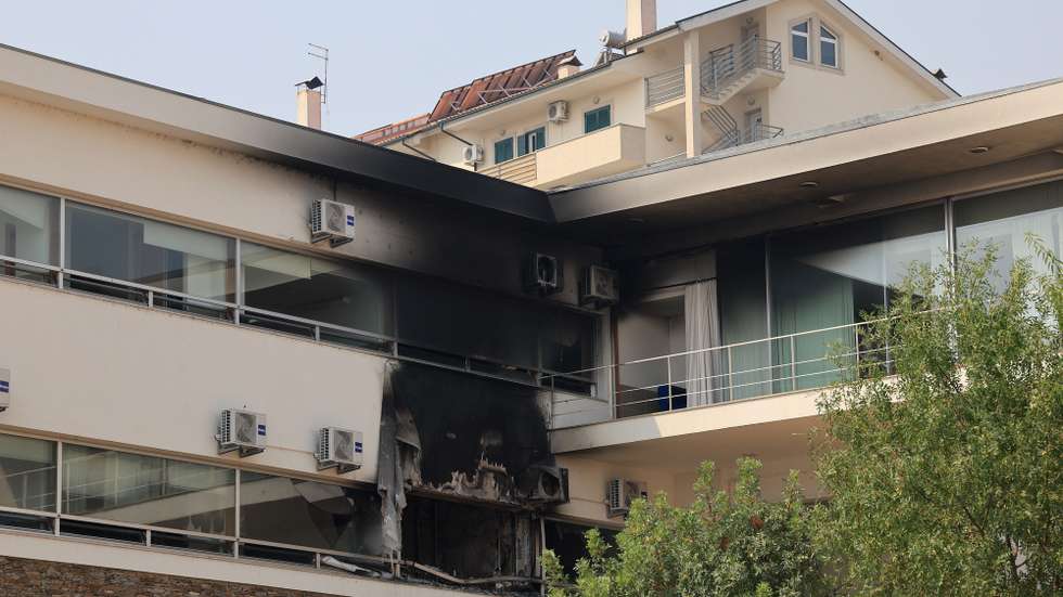 Lar da Santa Casa da Misericórdia de Mirandela, onde seis idosos morreram esta noite na sequência de um incêndio que terá começado num "colchão anti-escaras", num quarto com três utentes, que acabaram por morrer e outros três, devido à inalação de fumo e a problemas respiratórios, também não conseguiram resistir, 16 de agosto de 2025. ESTELA SILVA/LUSA