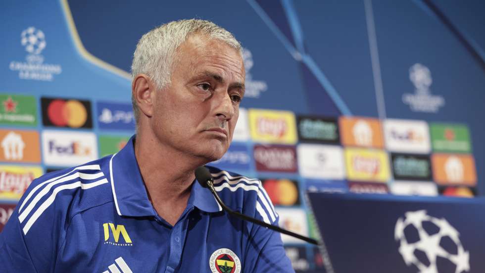 epa12310104 Fenerbahce SK head coach Jose Mourinho attends a press conference at the Chobani Stadium in Istanbul, Turkey, 19 August 2025. Fenerbahce will face Benfica in the UEFA Champions League on the first leg of the play-off.  EPA/ERDEM SAHIN