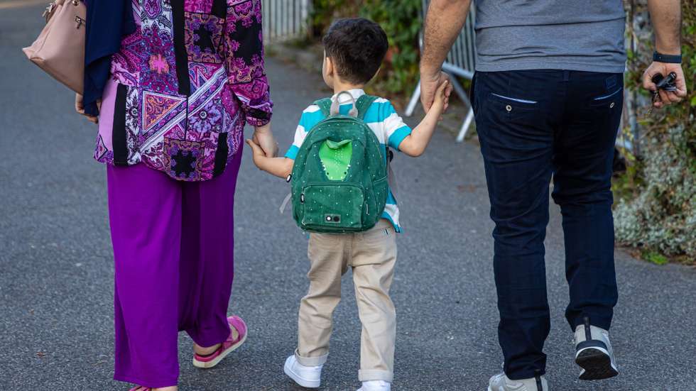 epa10839371 Schoolchildren and parents arrive at the 'Bois de l'Etang' school for the start of the new school year in La Verriere, west of Paris, France, 04 September 2023. The elementary school of this Paris’ suburb was destroyed  during the riots sparked by the death of a young man killed by a police officer during a traffic stop in June 2023.  EPA/CHRISTOPHE PETIT TESSON