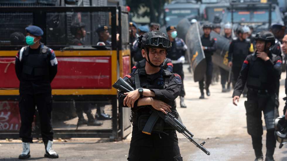 An anti-riots policemen stand guard in front of the mobile brigade police headquarters in Jakarta, Indonesia, 31 August 2025, a day after  massive protests against government following  the death of a driver who was allegedly run over by a police vehicle during demonstrations on the night of 28 August in Jakarta