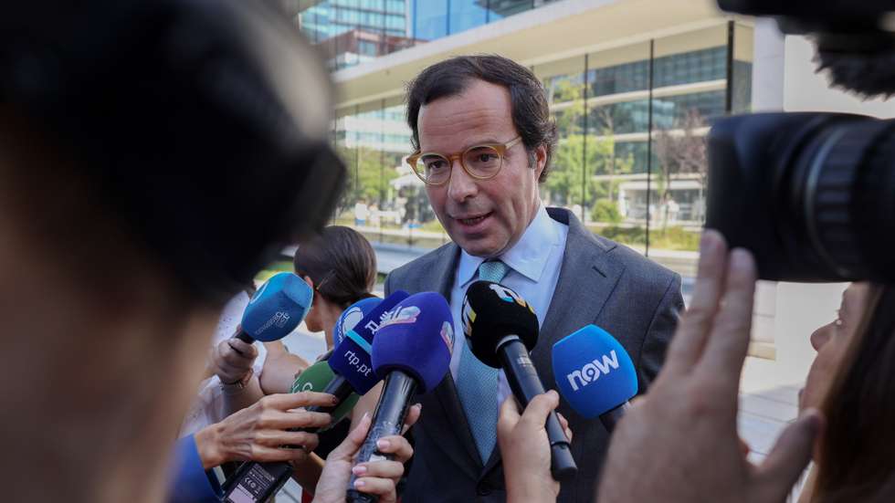 Francisco Proenca de Carvalho, the lawyer for former banker of the now defunct Banco Espirito Santo, Ricardo Salgado (not pictured), speaks to journalists upon his arrival at the Lisbon Central Criminal Court on Campus de Justica, where a panel of judges presided over by Susana Seca will try Socrates and 20 other defendants, including individuals and companies, for 117 crimes, in Lisbon, Portugal, 03 July 2025. Former Portuguese prime minister Jose Socrates and the other 20 official suspects in Operation Marques are to stand trial on Thursday at the Campus de Justiça in Lisbon, more than a decade after the case accusing the former PM of corruption came to light. ANTONIO PEDRO SANTOS/LUSA