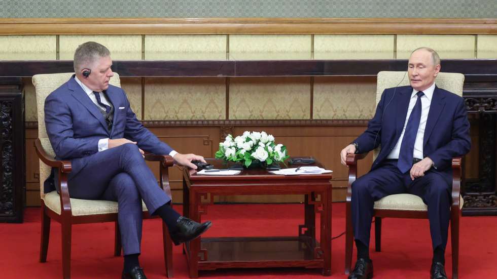 epa12345251 Russian President Vladimir Putin (R) meets with Slovakian Prime Minister Robert Fico (L) at Diaoyutai State Guesthouse in Beijing, China, 02 September 2025, for bilateral talks on the occasion of an dubbed 'anti-Nato' or 'anti-West' summit in Beijing, one day ahead of China's Victory Parade commemorating the end of WWII.  EPA/Maxim Shemetov / POOL