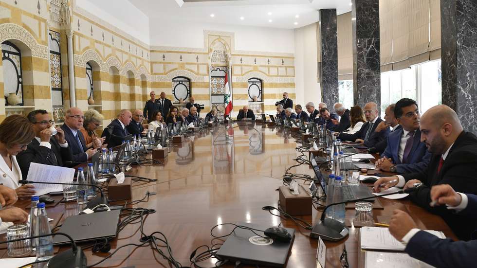 epa12354645 Lebanese President Joseph Aoun (C) presides over a cabinet session at the presidential palace in Baabda, Lebanon, 05 September 2025. The Lebanese cabinet is set to discuss the army's plan to disarm Hezbollah by the end of the year, as part of Lebanon's commitment under a ceasefire deal mediated by the United States in November 2024.  EPA/WAEL HAMZEH