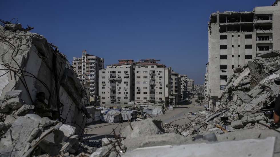 epa12357280 An empty street prior to an Israeli air strike in Gaza City, 06 September 2025. Israel announced on 06 September to have struck another high rise building in Gaza City. According to an UNRWA Situation Report published on 27 August, 86.5 percent of the Gaza Strip remained within the Israeli-militarized zone, under displacement orders, or where these overlap.  EPA/MOHAMMED SABER