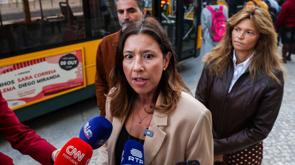 A presidente da Iniciativa Liberal, Mariana Leitão, fala à imprensa sobre o início de uma greve parcial de trabalhadores do Metro de Lisboa, 9 de setembro de 2025. TIAGO PETINGA/LUSA