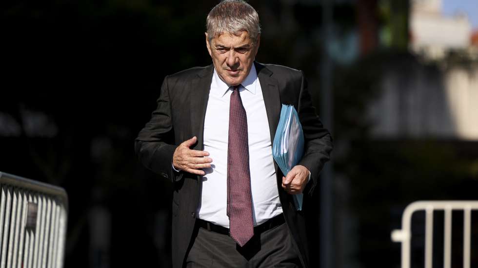 Former Prime Minister Jose Socrates, the main defendant in Operation Marques, arrives at the Lisbon Central Criminal Court on Campus de Justiça, where a panel of judges presided over by Susana Seca will try Socrates and 20 other defendants, including individuals and companies, for 117 crimes, in Lisbon, Portugal, 04 September 2025. Former Portuguese prime minister José Socrates and the other 20 official suspects in Operation Marques are to stand trial on Thursday at the Campus de Justiça in Lisbon, more than a decade after the case accusing the former PM of corruption came to light. FILIPE AMORIM/LUSA