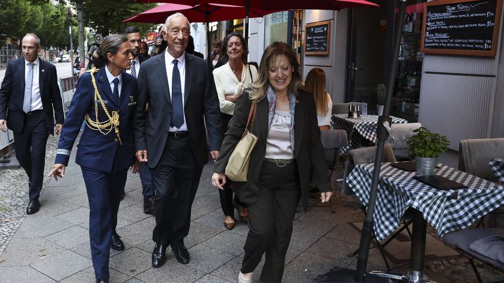 O Presidente da República, Marcelo Rebelo de Sousa (C), durante um breve passeio nas ruas de Berlim, onde iniciou uma visita oficial, Berlim, Alemanha, 11 de setembro de 2025. PAULO NOVAIS/LUSA
