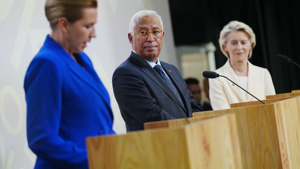 epa12421887 Danish Prime Minister Mette Frederiksen (L), President of the European Commission Ursula von der Leyen (R), and President of the European Council Antonio Costa (C) speaks during a final press conference of an informal summit in the Danish Parliament at Christiansborg Castle in Copenhagen, Denmark, 01 October 2025. Denmark is hosting an informal summit for EU heads of state and government at Christiansborg on 01 and 02 October.  EPA/IDA MARIE ODGAARD  DENMARK OUT