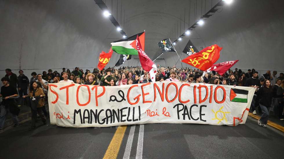 epa12422078 People shout 'general strike, let's block everything' as they take part in a demonstration in support of the Palestinian people and the Global Sumud Flotilla (GSF) in Rome, Italy, 01 October 2025. The Global Sumud Flotilla, an international maritime initiative that began sailing in August 2025 en route to the Gaza Strip, aims to break the Israeli blockade and deliver humanitarian aid to Gaza.  EPA/ALESSANDRO DI MEO
