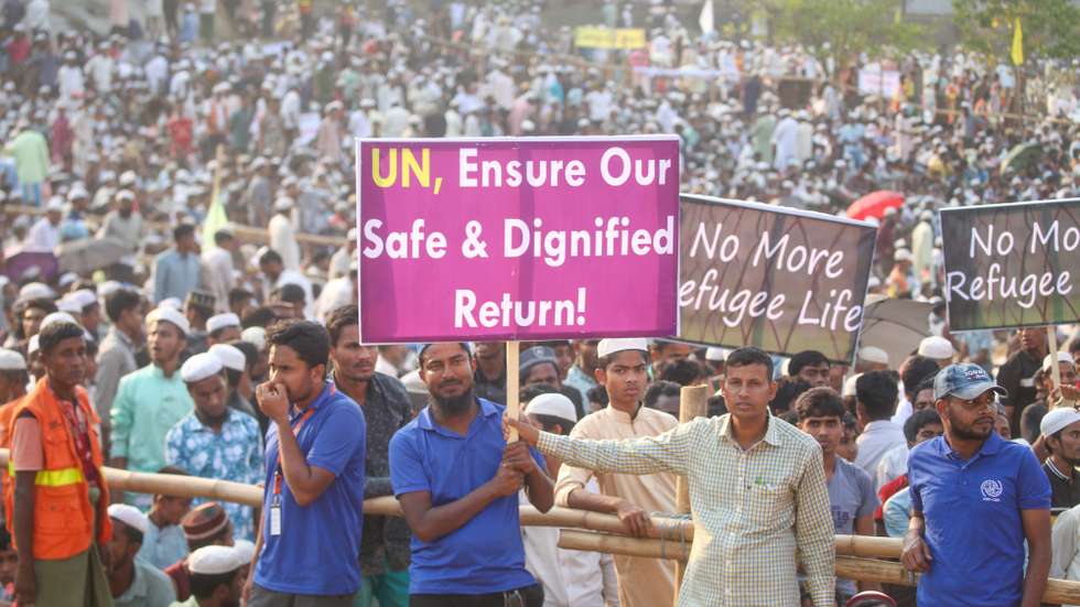 epa11964231 Rohingya refugees hold placards as they  attend 'Ramadan Solidarity Iftar' with United Nations Secretary-General Antonio Guterres and Dr. Muhammad Yunus, Chief Adviser of Bangladesh, at a Rohingya refugee camp in Cox's Bazar, Bangladesh, 14 March 2025. Guterres is on a Ramadan solidarity visit to Bangladesh from 13 to 16 March. Cox's Bazar hosts one of the world's largest refugee settlements, according to the United Nations (UN).  EPA/MONIRUL ALAM
