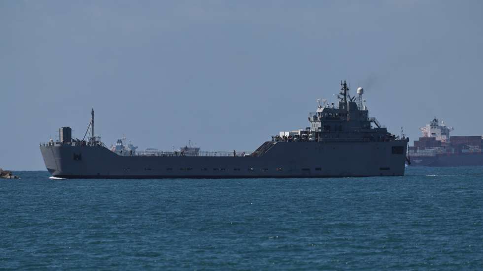 epa12422974 An Israeli navy vessel arriving at Ashdod port 02 October 2025 after intercepting boats carrying aid to Gaza and detaining activists aboard, including Swedish climate campaigner Greta Thunberg. Israel's Foreign Ministry announced that several vessels that form part of the Global Sumud Flotilla (GSF) had been stopped and that those aboard were being transferred to an Israeli port.  EPA/ATEF SAFADI