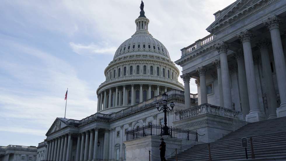 epa12428732 An exterior view of the US Capitol, in Washington DC, USA, 03 October 2025. The US government shutdown has entered its 3rd day without reaching a consensus on the federal budget. The US Senate is due to vote again on budget legislation to reopen the government.  EPA/WILL OLIVER