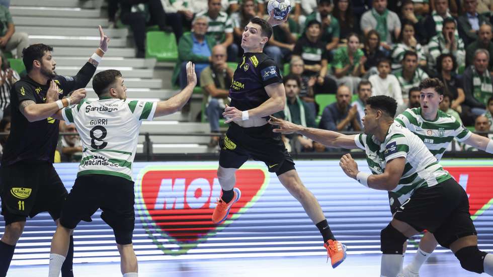Sporting player Jan Gurri (2-L) vies for the ball with Nantes player Ayoub Abdi during the EHF Champions League group A handball match at Joao Rocha Pavillion in Lisbon, Portugal, 08 October 2025. JOSE SENA GOULAO/LUSA