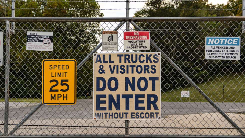 epa12446239 Safety and warning signage at Accurate Energetic Systems after an explosion left at least 19 people missing according to officials in McEwen, Tennessee, USA, 10 October 2025. The munitions plant reportedly manufactures explosives for military and industrial usage.  EPA/MARTIN B. CHERRY
