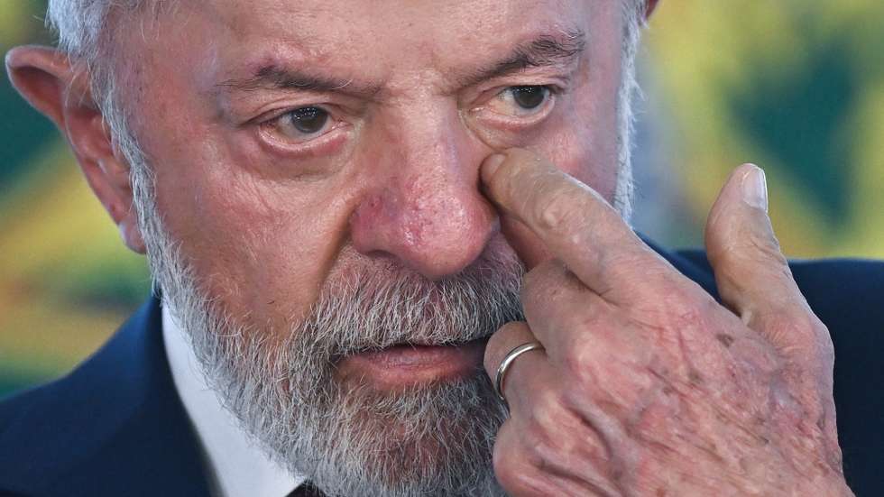 epa12322498 Brazilian President Luiz Inacio Lula da Silva attends the announcement of the new Industry 4.0 credit line in response to US tariffs at the Palacio del Planalto in Brasilia, Brazil, 25 August 2025.  EPA/ANDRE BORGES