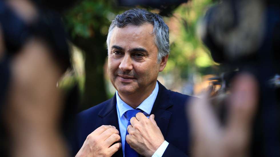 Fernando Alexandre, ministro da Educação, Ciência e Inovação, fala com a comunicação social à margem da sessão de abertura da 4.ª edição da Conferência Teaming Club, em Vila do Conde, 15 de Outubro de 2025. ESTELA SILVA/LUSA