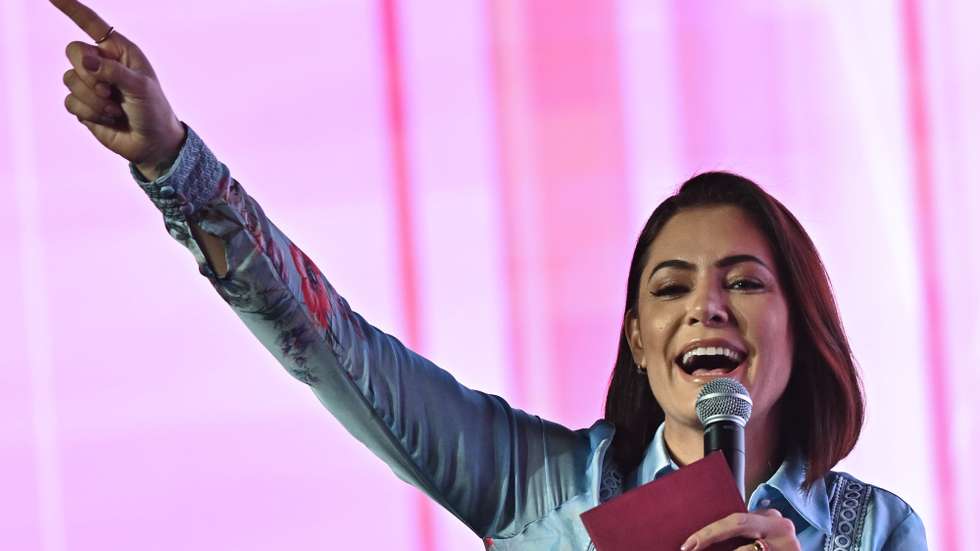 epa12160492 Former Brazilian first lady Michelle Bolsonaro speaks during the national meeting of women representatives of the Liberal Party at the International Convention Center (CICB) in Brasilia, Brazil, 06 June 2025.  EPA/Andre Borges