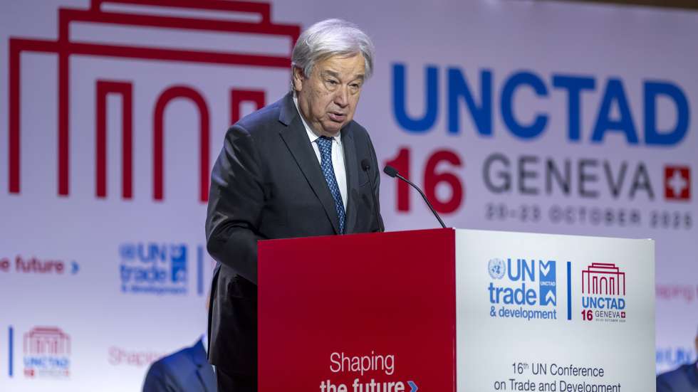 epa12472586 UN Secretary-General Antonio Guterres delivers his statement during the UNCTAD 16 intergovernmental meeting convened by United Nations Conference on Trade and Development (UNCTAD), at the European headquarters of the United Nations in Geneva, Switzerland, 22 October 2025.  EPA/MARTIAL TREZZINI