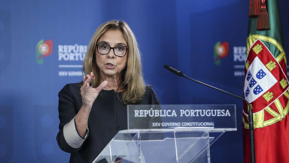 A ministra da Sáude, Ana Paula Martins intervém na conferência de imprensa após a Reunião do Conselho de Ministros, esta tarde no Campus XXI em Lisboa, 24 de outubro de 2025. MIGUEL A. LOPES/LUSA
