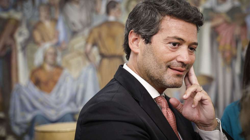 O presidente do Chega (CH), André Ventura, durante uma visita à União de Associações do Comércio e Serviços (UACS), em Lisboa, 23 de junho de 2025. ANTÓNIO PEDRO SANTOS/LUSA