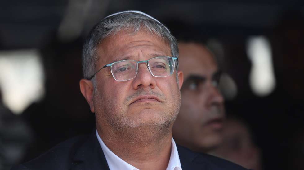 epa12464315 Israeli Minister of National Security Itamar Ben Gvir attends the funeral procession of late Israeli hostage Uriel Baruch in Jerusalem, 19 October 2025. Baruch was kidnapped by Hamas on 07 October 2023 at the Nova music festival and killed in captivity. His body was returned as part of a ceasefire agreement between Israel and Hamas.  EPA/ABIR SULTAN
