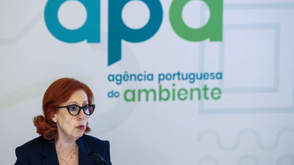 A ministra do Ambiente e Energia, Maria da Graça Carvalho, na conferência de imprensa para apresentação do balanço da época balnear 2025, resultados da fiscalização no Algarve, medidas de acesso às praias implementadas em Grândola, na Sede da Agência Portuguesa do Ambiente, em Lisboa, 27 de outubro de 2025. TIAGO PETINGA/LUSA