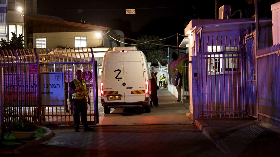 epa12486746 A vehicle transporting the body of an Israeli hostage arrives at the National Center of Forensic Medicine in Tel Aviv, Israel, 28 October 2025. US President Donald Trump's Gaza peace plan has led to an agreement between Israel and Hamas that calls for the release of Israeli hostages and Palestinian prisoners, a partial withdrawal of Israeli forces, and expanded delivery of humanitarian aid to Gaza.  EPA/ATEF SAFADI