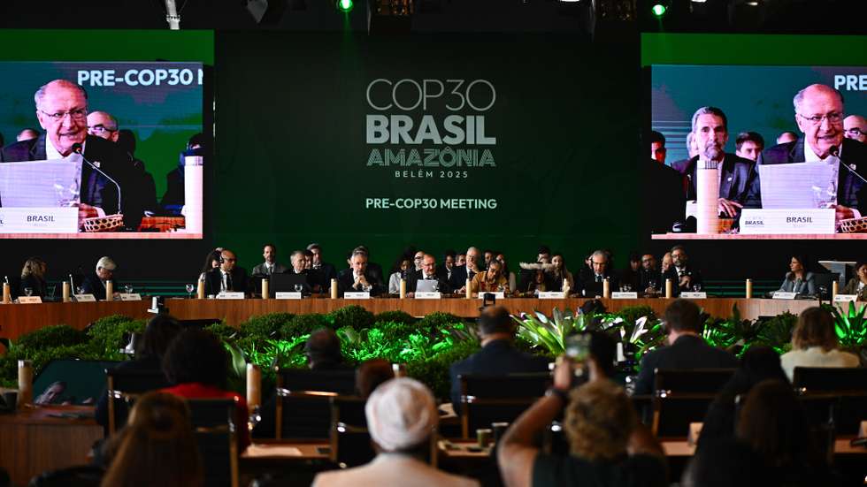 epa12451220 Brazilian Vice President, Geraldo Alckmin (C) speaks during the opening session of the PRE-COP30 meeting at the International Convention Center in Brasilia, Brazil, 13 October 2025. during the meeting, the Brazilian presidency of COP30 urged the world to take concrete action against global warming.  EPA/ANDRE BORGES
