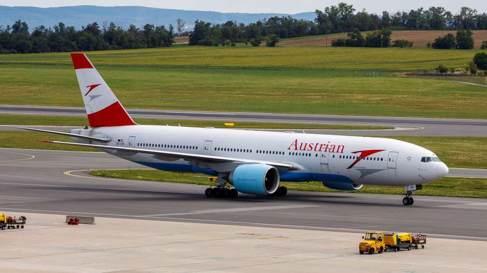 epa09395201 Austrian Airlines flight 0S52, with Belarusian athlete Krystsina Tsimanouskaya on board, taxies to a gate at Vienna International Airport (VIC) in Schwechat, Austria, 04 August 2021. Krystsina Tsimanouskaya, who was forcibly pulled out from the Tokyo Olympics by her team, is heading to Poland, which offered her an humanitarian visa.  EPA/FLORIAN WIESER