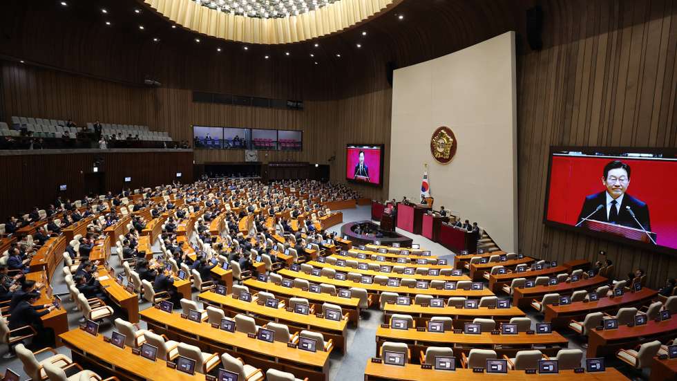 epa12501615 South Korean President Lee Jae Myung delivers the 2026 budget speech during a plenary session of the National Assembly in Seoul, South Korea, 04 November 2025. Lawmakers of the main opposition People Power Party were absent in protest against a special counsel's probe into the party for what it called the oppression of the opposition.  EPA/Chung Sung-Jun / POOL